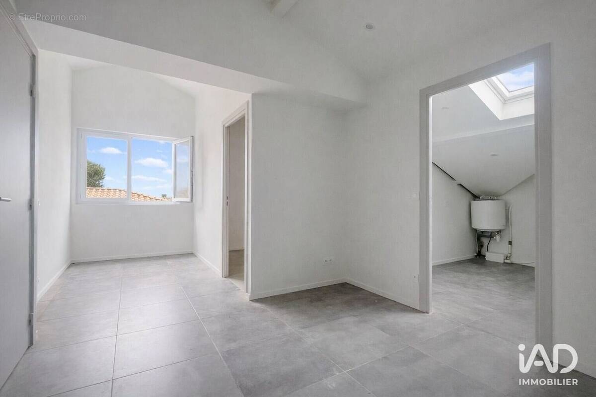 Photo 1 - Commerce à MARSEILLE-12E