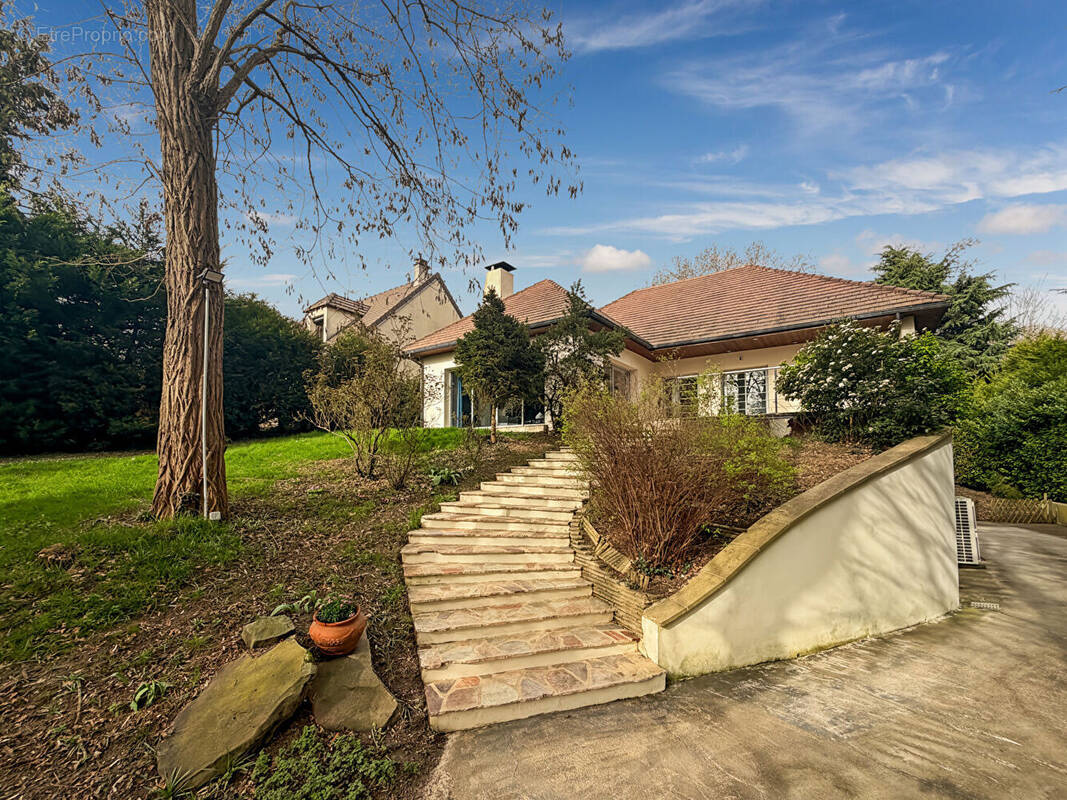 Maison à SAULX-LES-CHARTREUX