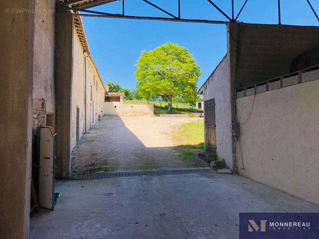 Maison à BARBEZIEUX-SAINT-HILAIRE