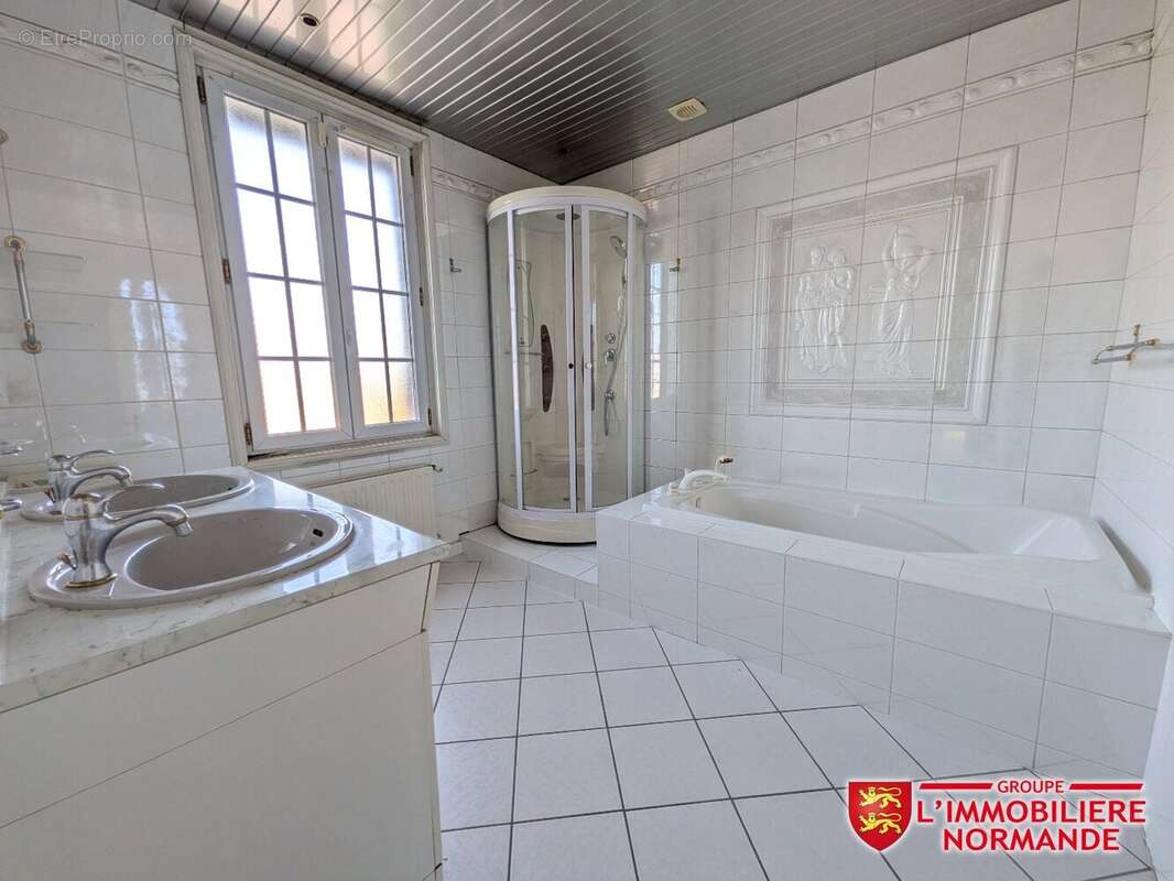 Maison familliale 6 chambres 173m² avec jardin et dépendance. - photo 11