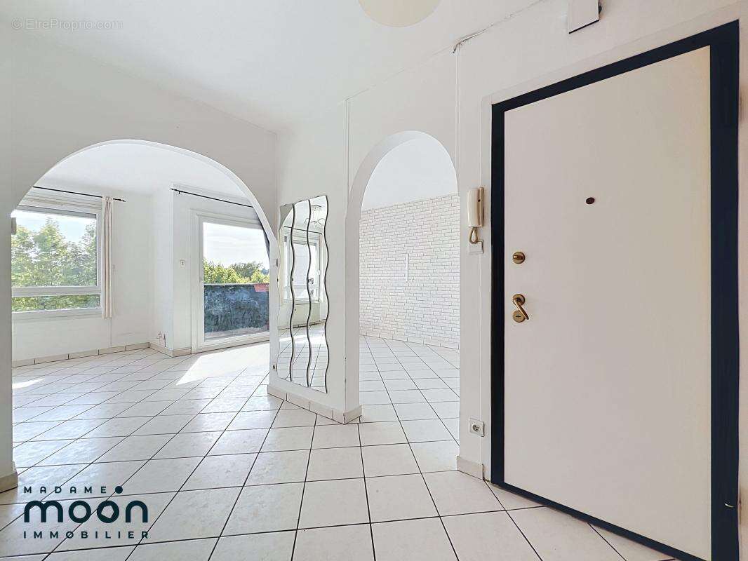 Exclusivité Oullins Pierre Bénite Montmein appartement - Cave - Balcon T4 77m² - photo 13