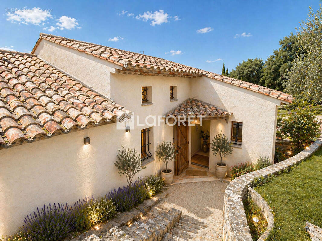Maison à VALBONNE