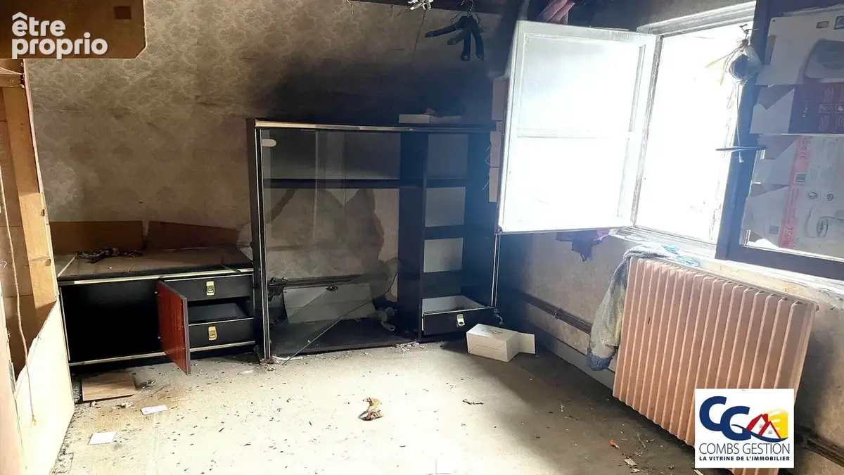 Maison à rénover avec garage centre bourg fort potentiel d'évolution - photo 3