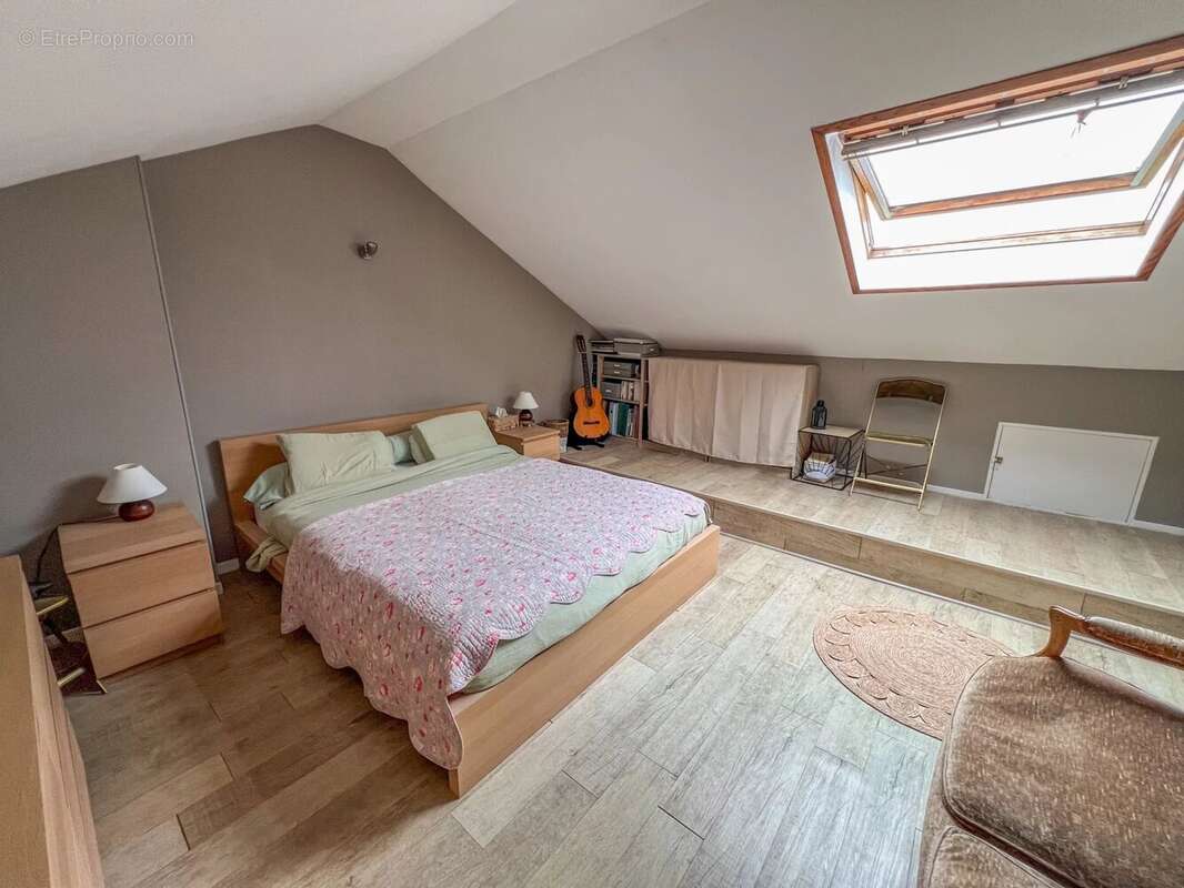 Maison à LE MESNIL-SAINT-DENIS