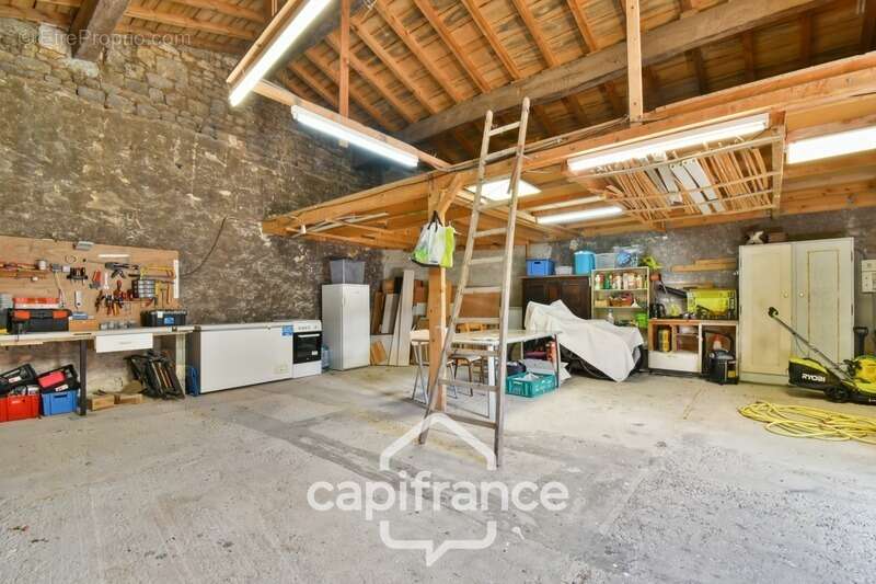 Maison à vendre 10 pièces BIGNAY (17), proche ST JEAN D'ANGELY et ses commerces, avec jardin, piscine et garage - photo 31
