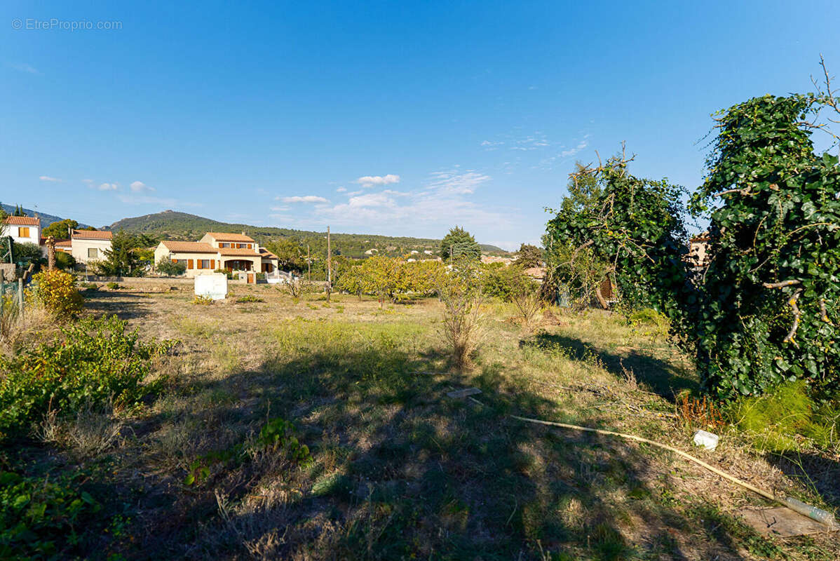 Terrain à CARCASSONNE