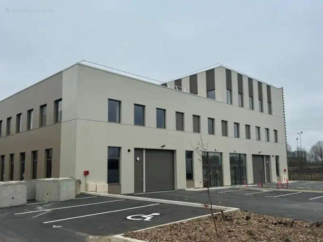 Commerce 1971 m² à Tremblay-En-France  - photo 4
