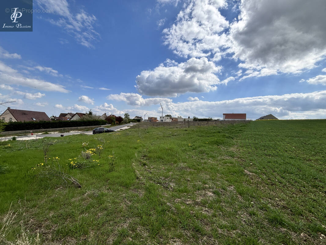 Terrain à HAUTEVILLE-LES-DIJON