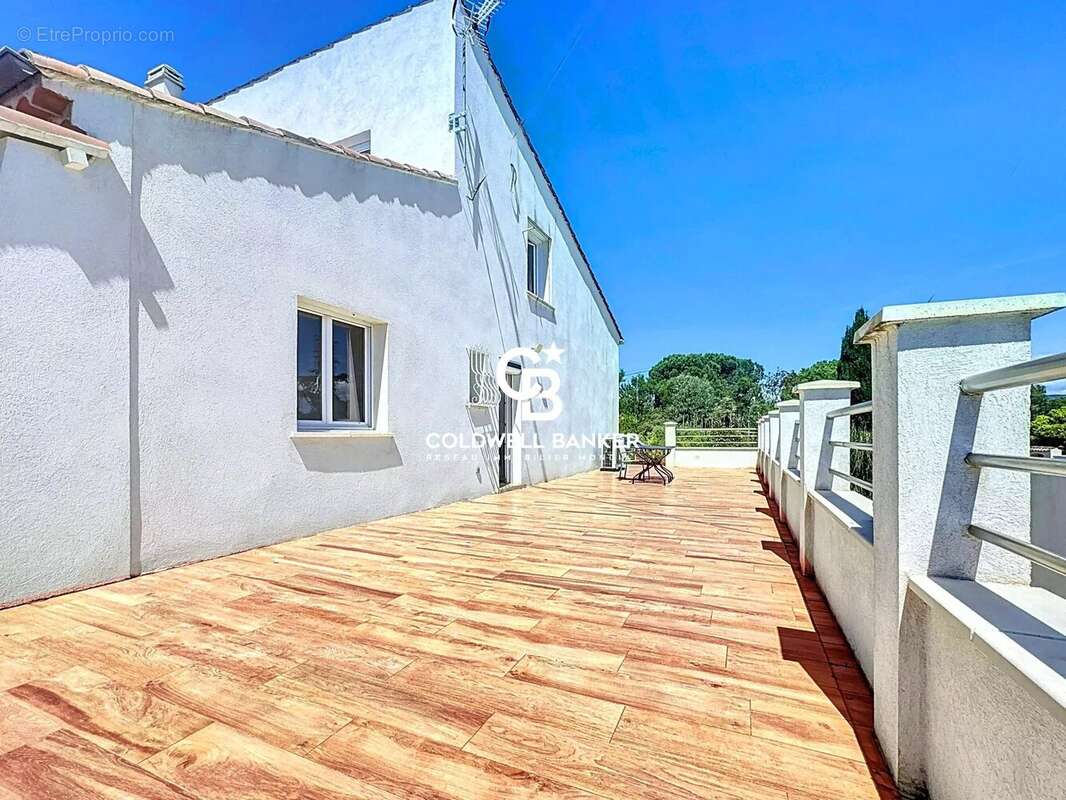 Maison à PUGET-SUR-ARGENS