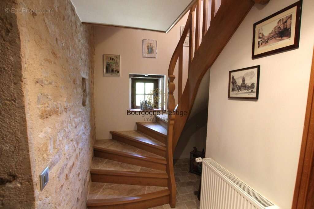 Authentique maison de famille en bourgogne de 263 m² avec 5 chambres - parc arbore de 3 041 m² et  dependances - photo 18