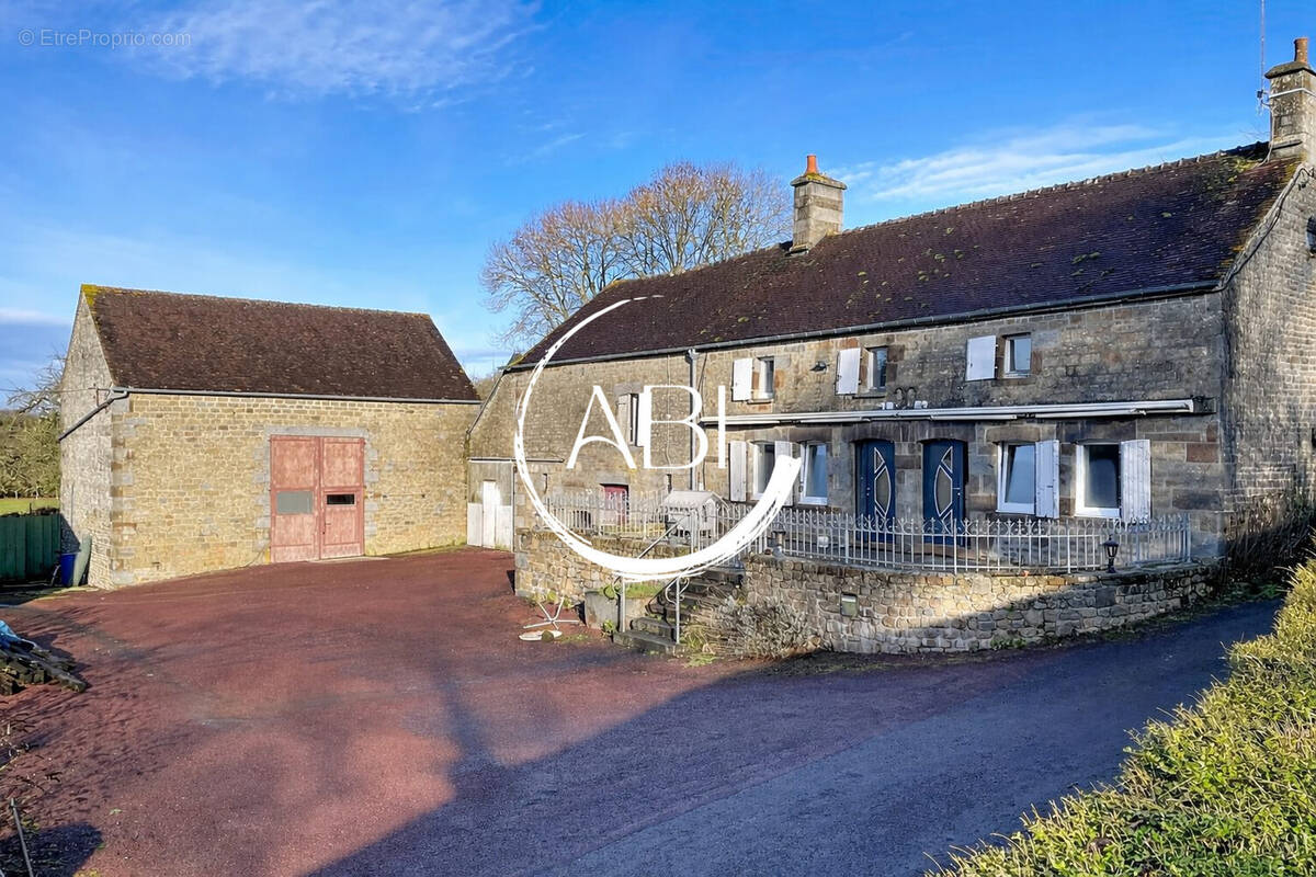 Maison à JOUE-DU-BOIS