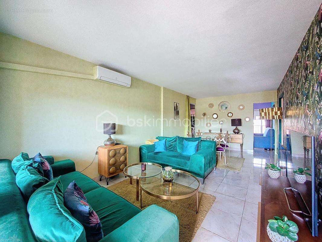 Appartement à SIX-FOURS-LES-PLAGES