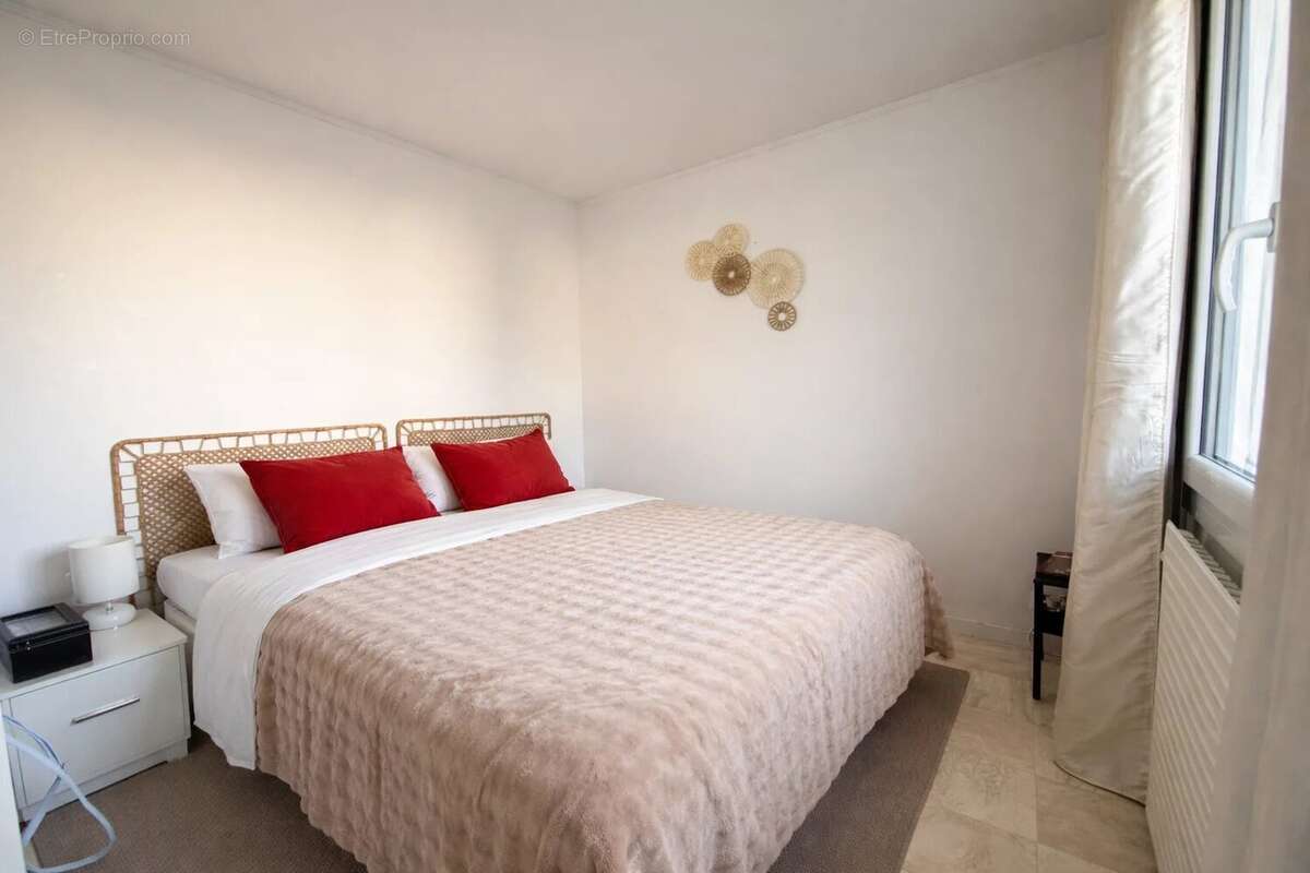 Maison à SAINT-MAURICE-MONTCOURONNE