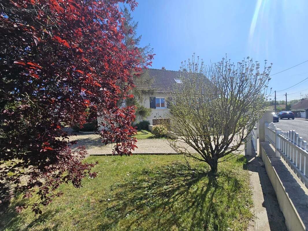 Maison à VILLEMANDEUR