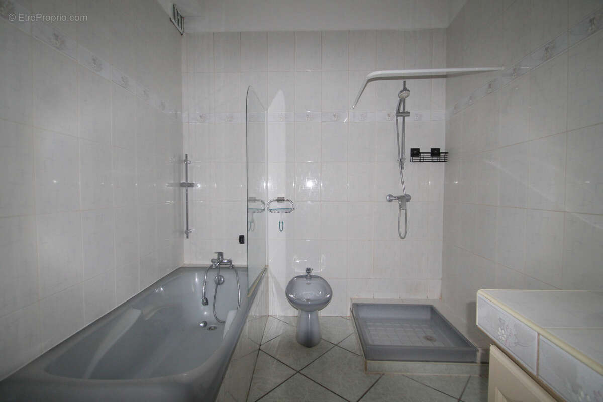 Maison de village de caractère à vendre– 109 m² – 3 chambres + Grenier aménageable (67 m²) - cour extèrieure - photo 10