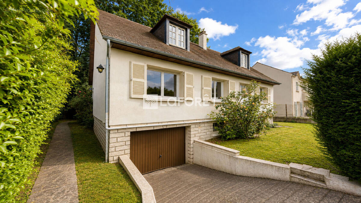 Maison à ROISSY-EN-BRIE