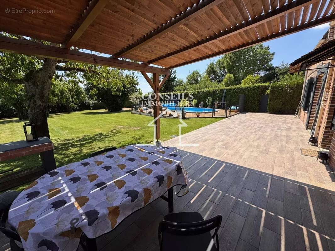 Maison à VILLENEUVE-SUR-YONNE