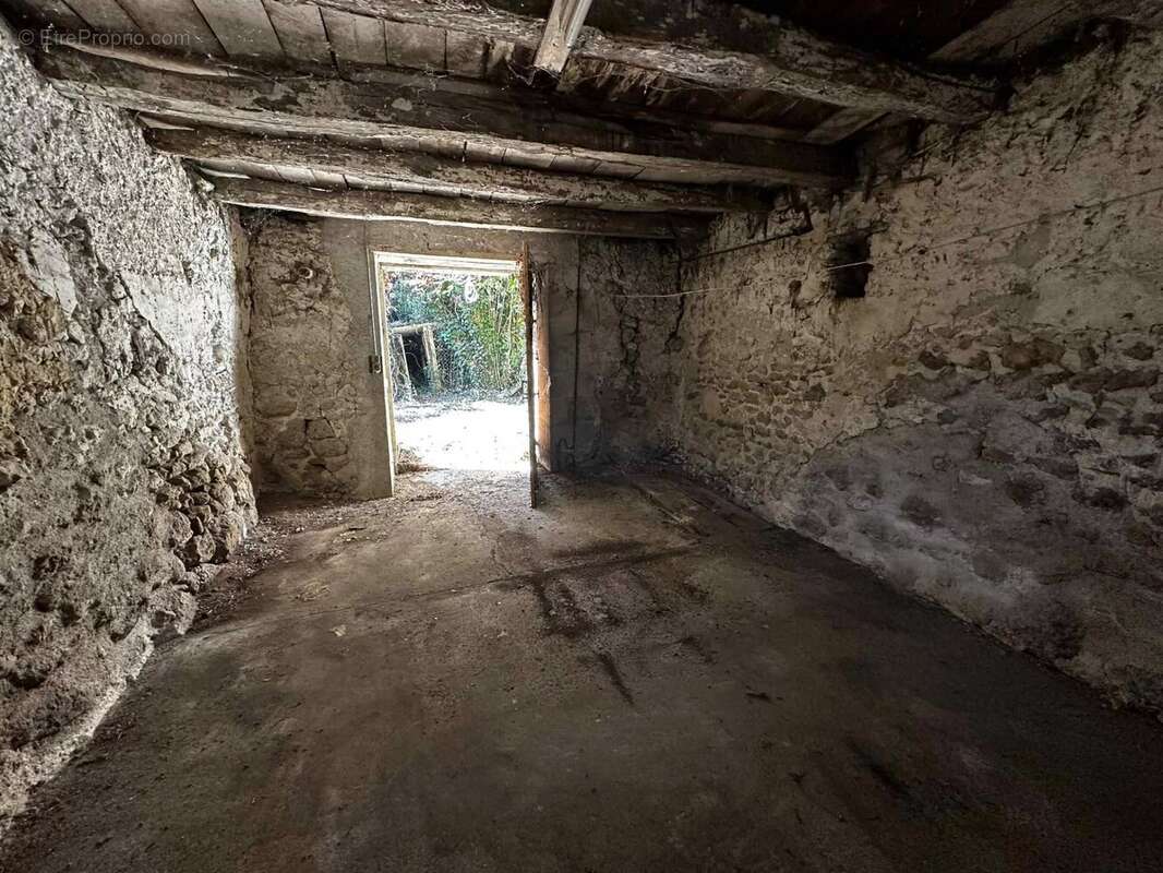 Maison à rénover - CONTINVOIR - photo 4