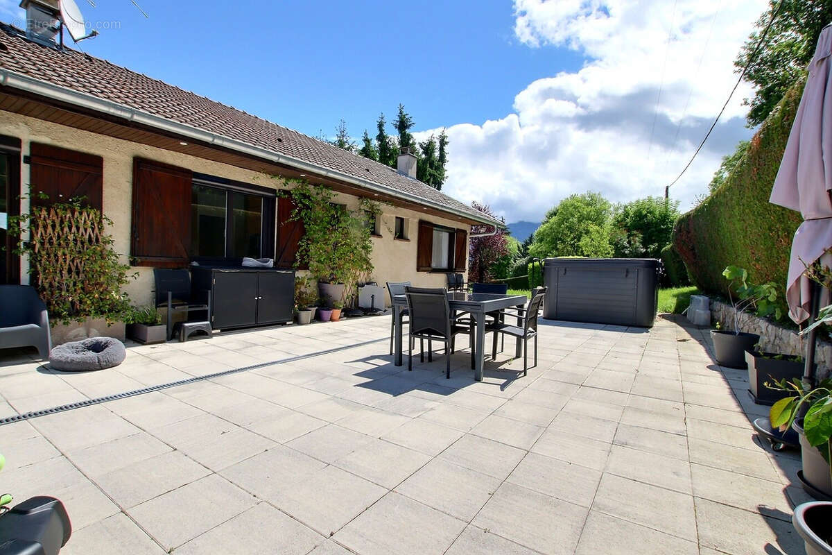 Maison à LA ROCHE-SUR-FORON