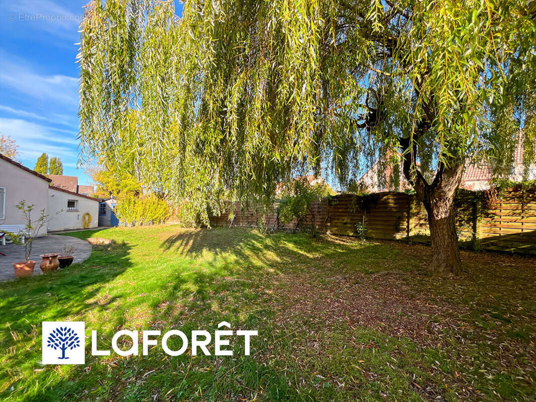 Maison à SAINTE-GENEVIEVE-DES-BOIS