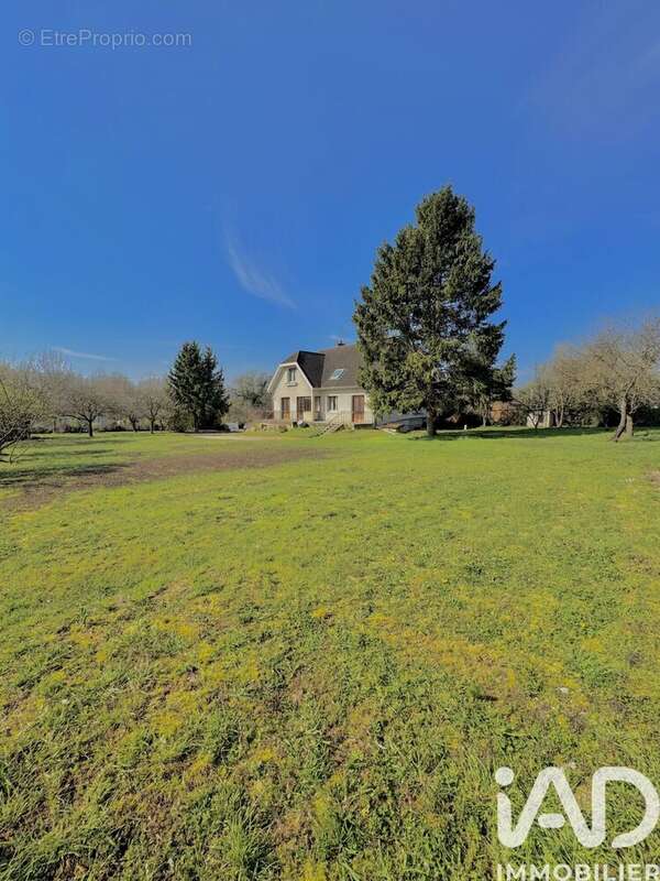 Maison 185 m² à Saint-Loup-De-Buffigny  - photo 3