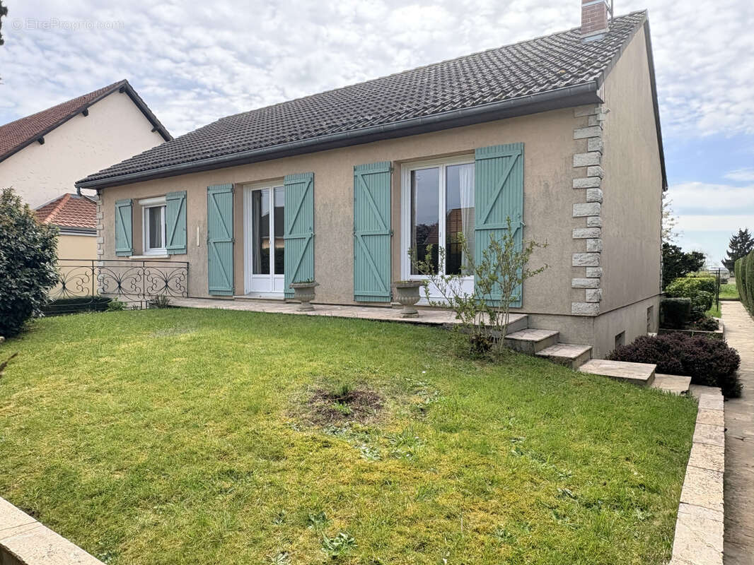 Maison à FONTAINE-LA-GUYON