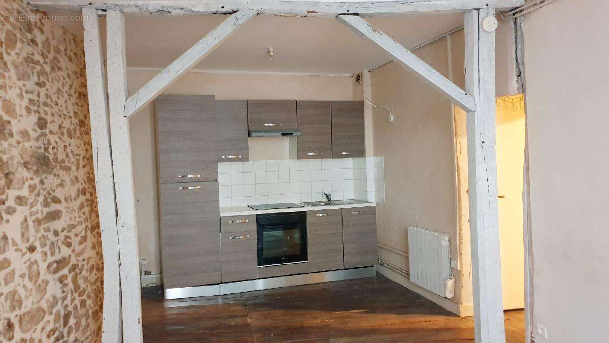 Appartement à SAINT-LEONARD-DE-NOBLAT