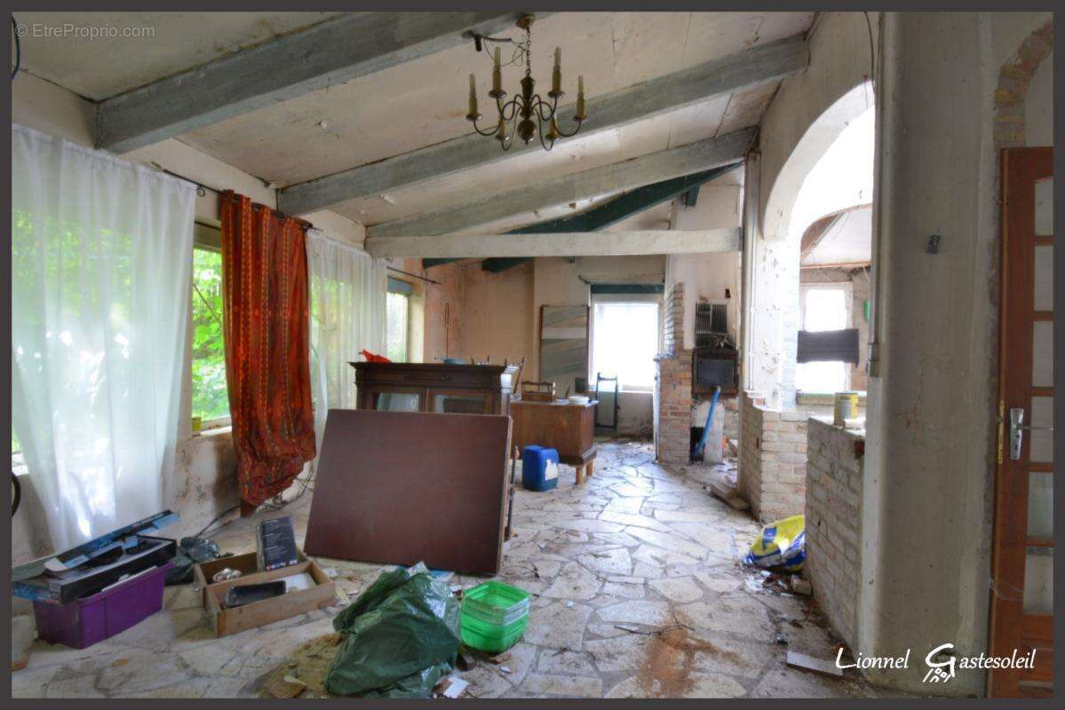 Ensemble deux maisons à rénovées en integralité à vendre avec terrain sur la communes  LIGUEUX (33) - photo 4