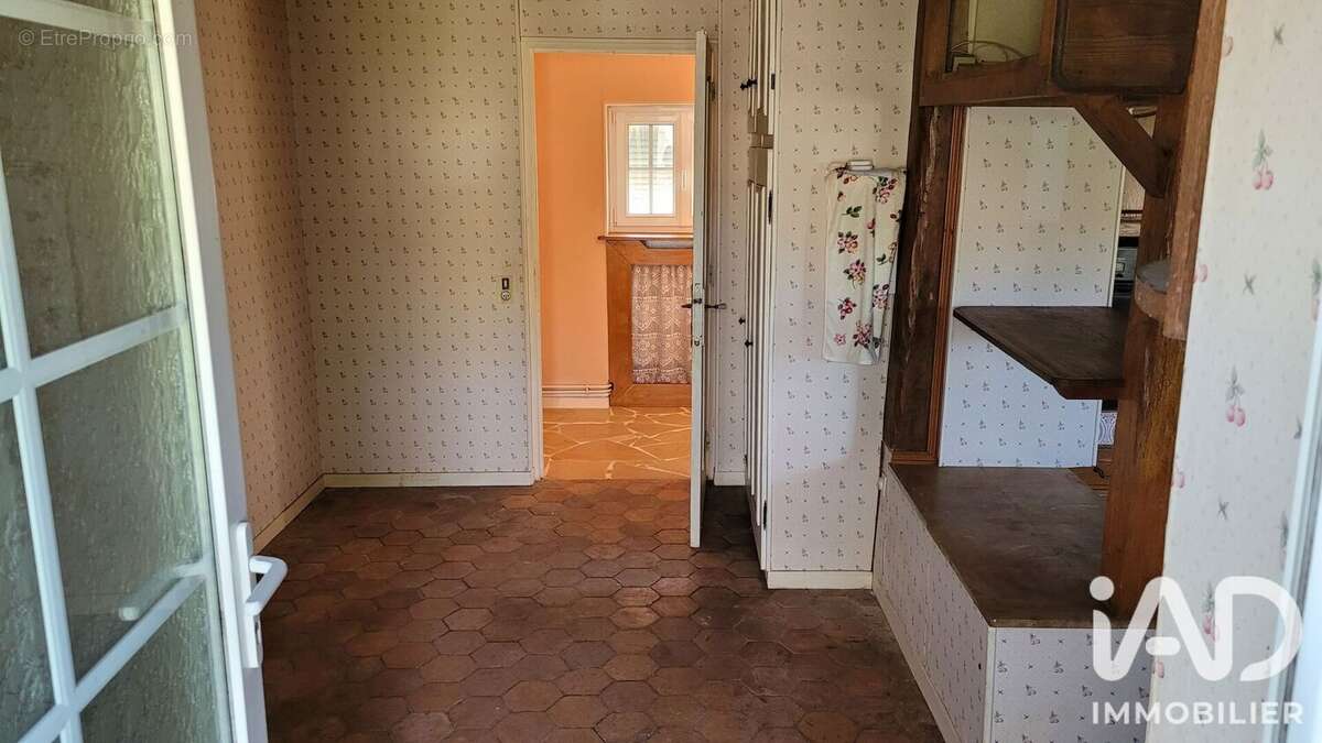 Maison 137 m² à Fontaine-La-Gaillarde  - photo 2
