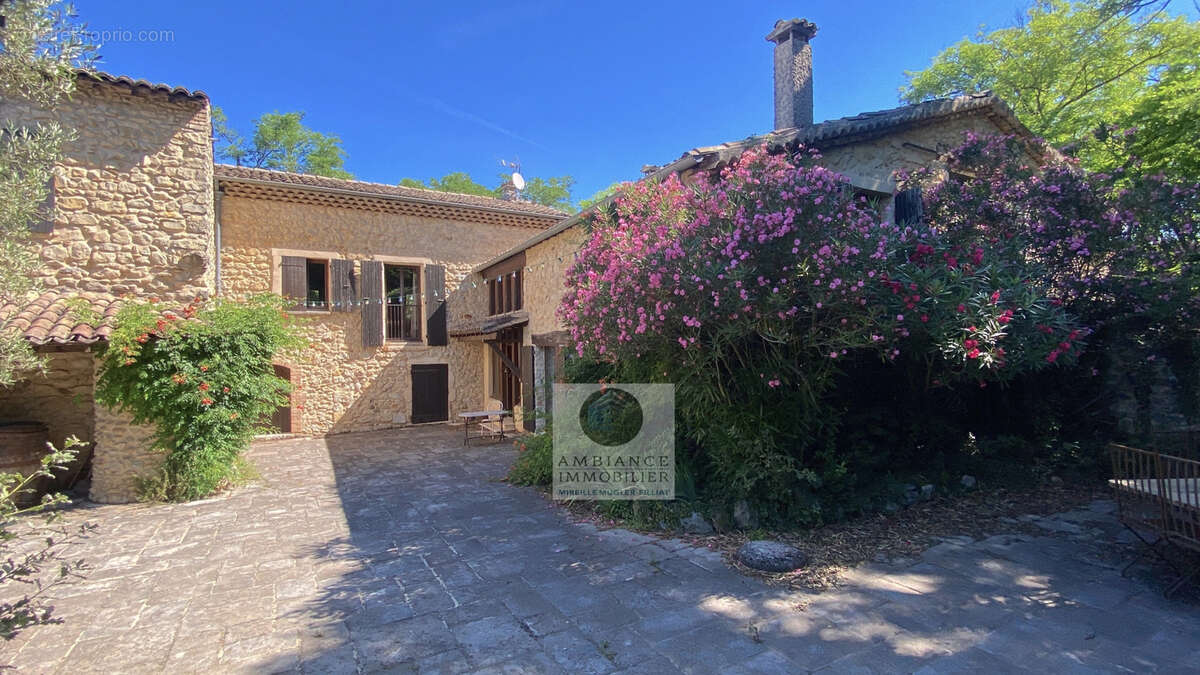 Maison à CLIOUSCLAT