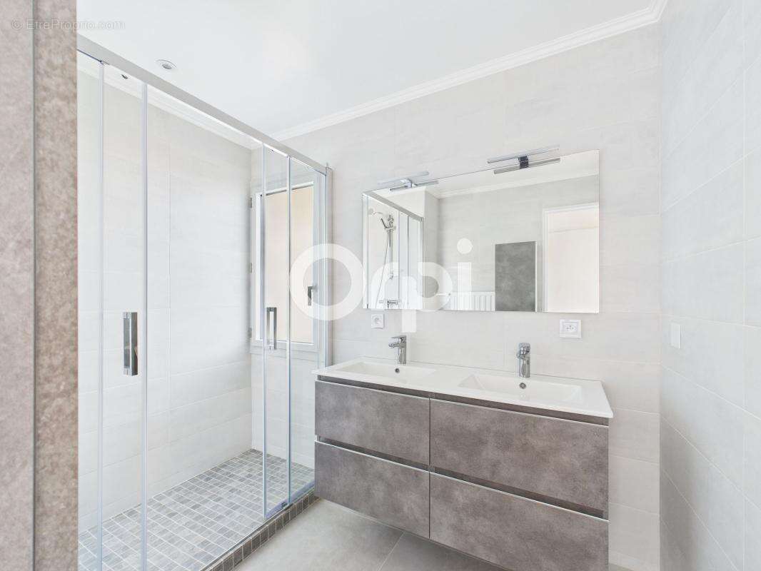 Cannes marina - renove - etage eleve - t4 traversant - orientation sud ouest nord - photo 11