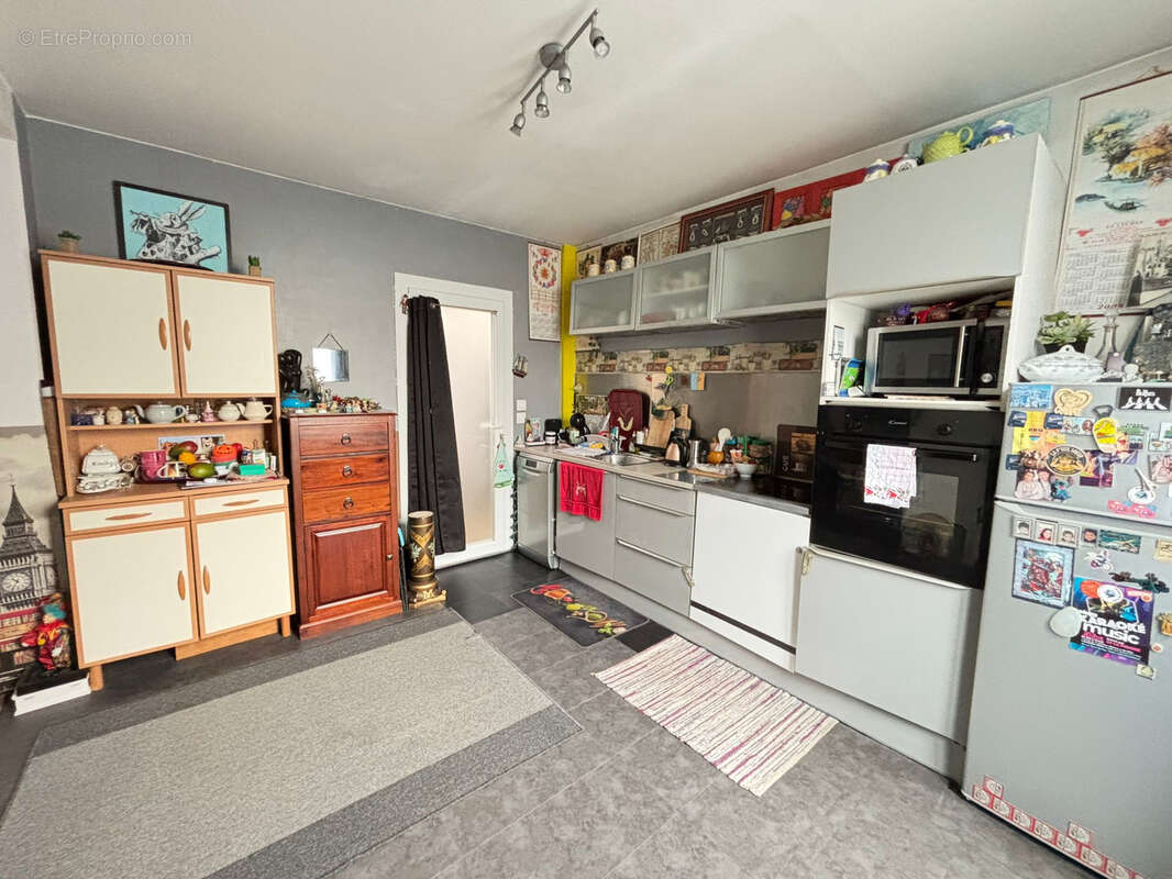 Commerce à SARTROUVILLE