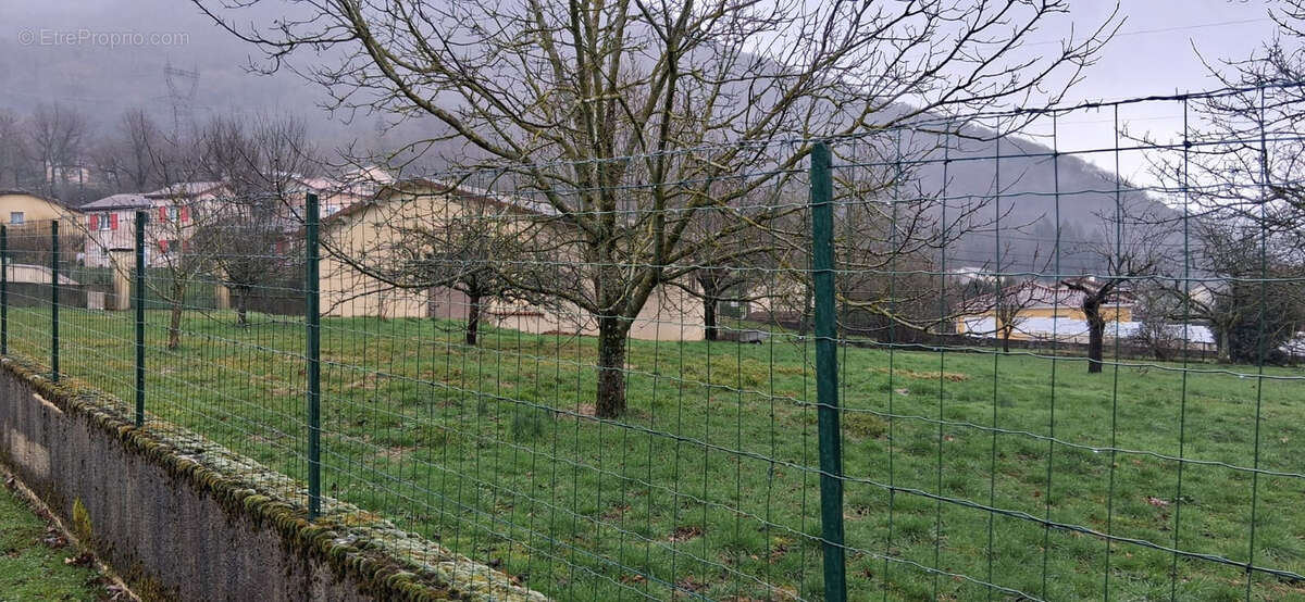 Terrain à AMBERIEU-EN-BUGEY