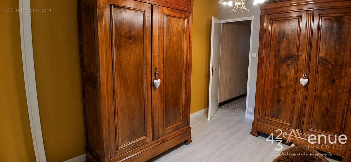 Appartement 58 m² à Saint-Etienne  - photo 4