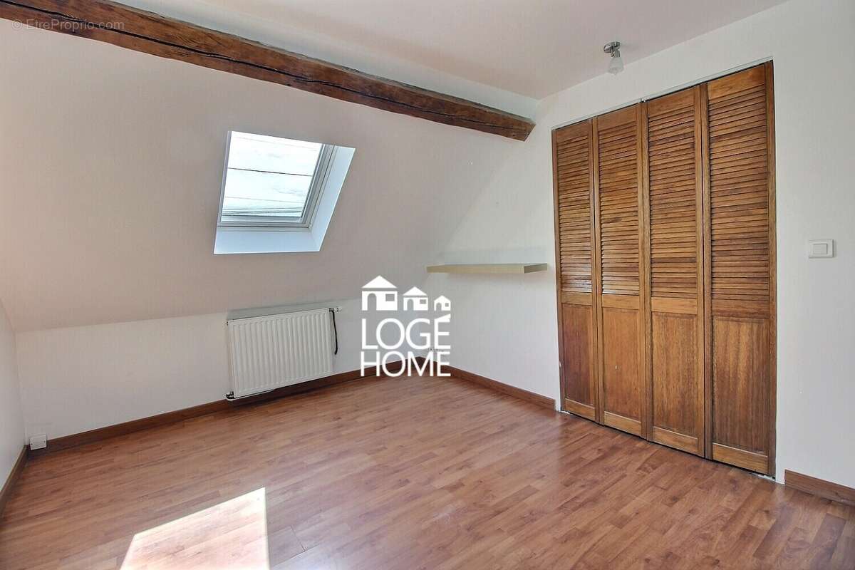 Chambre avec dressing - Maison à COURCELLES-LES-LENS