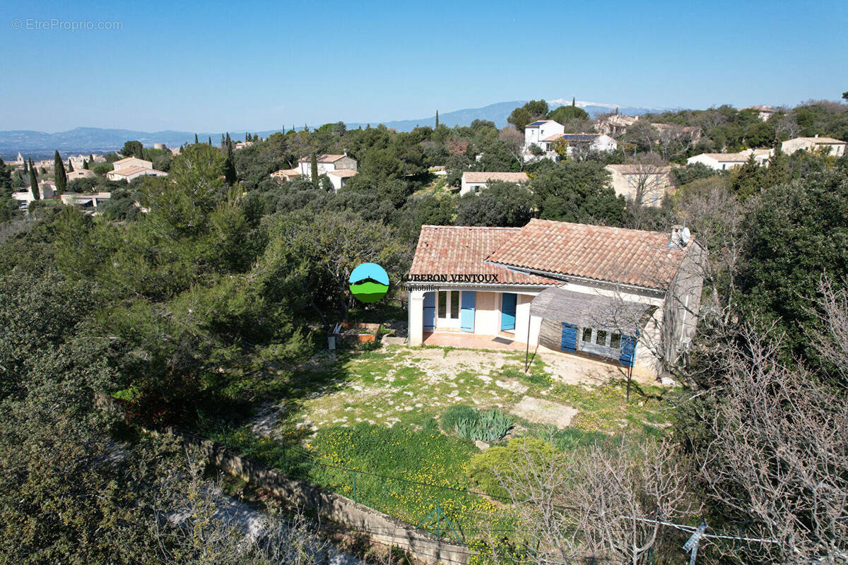 Maison à VENASQUE