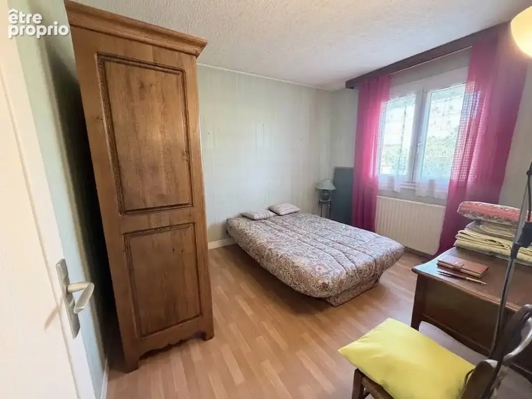Au calme, maison de plain-pied avec jardin et garage. - photo 7