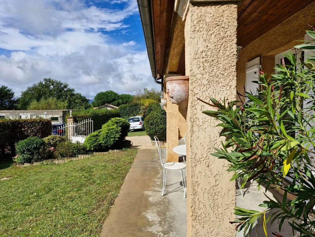 Maison à MONTMERLE-SUR-SAONE