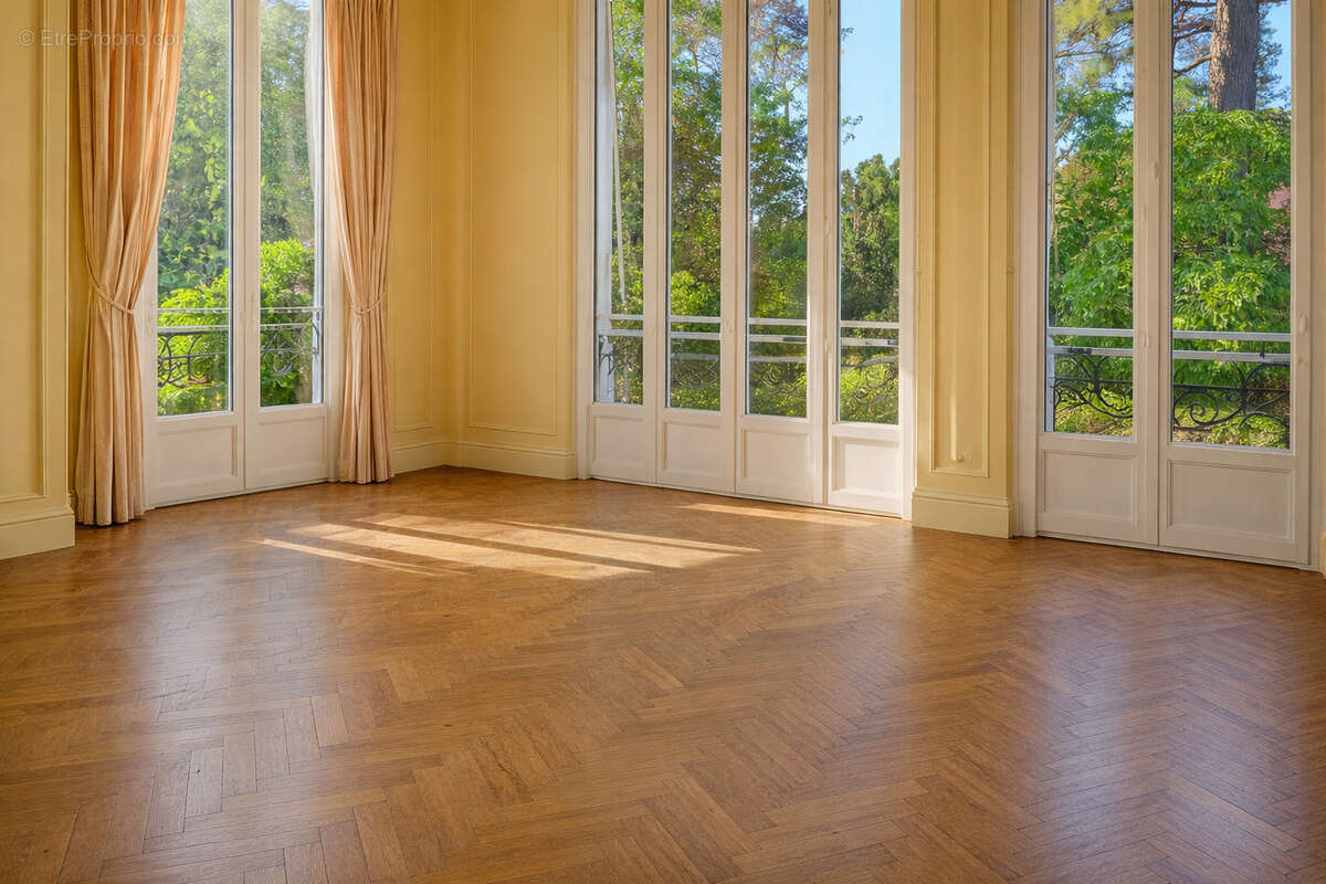 Maison à MANDRES-LES-ROSES