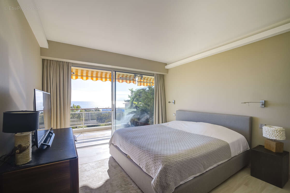 Appartement à VALLAURIS