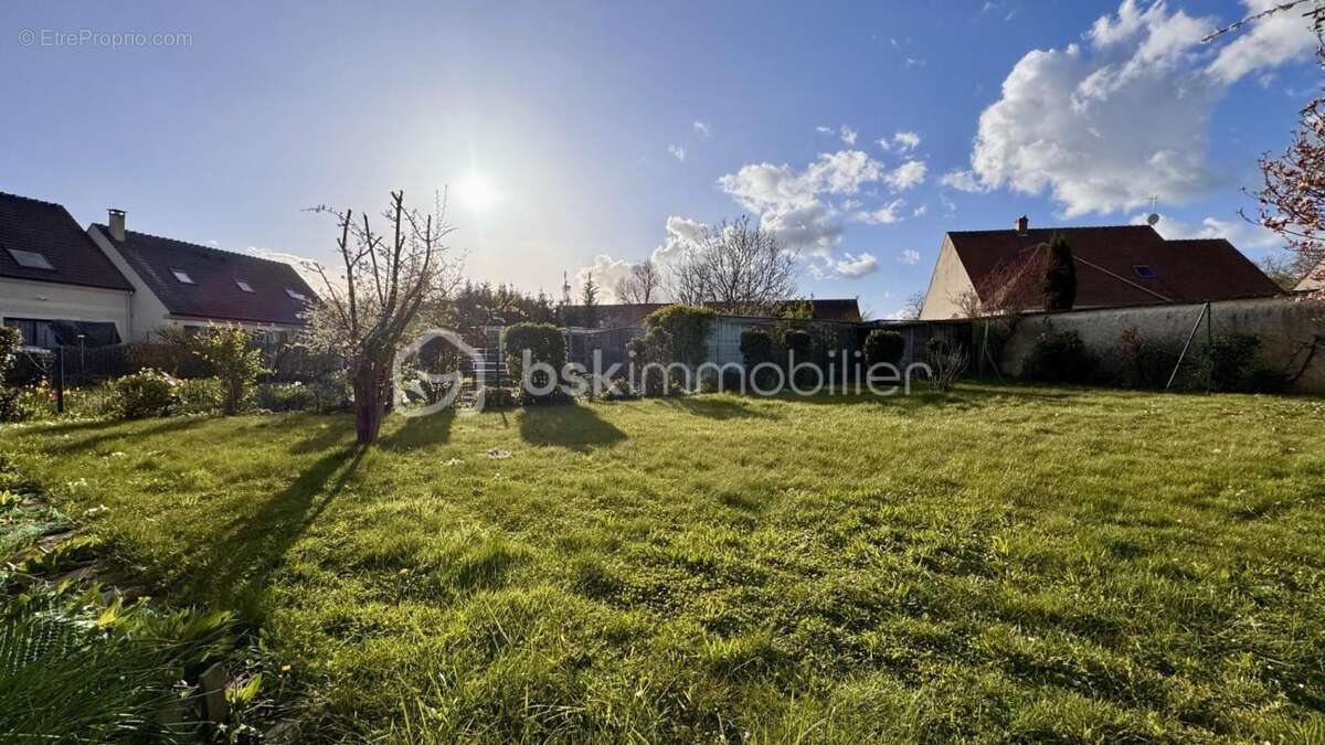 Maison à ESTREES-SAINT-DENIS