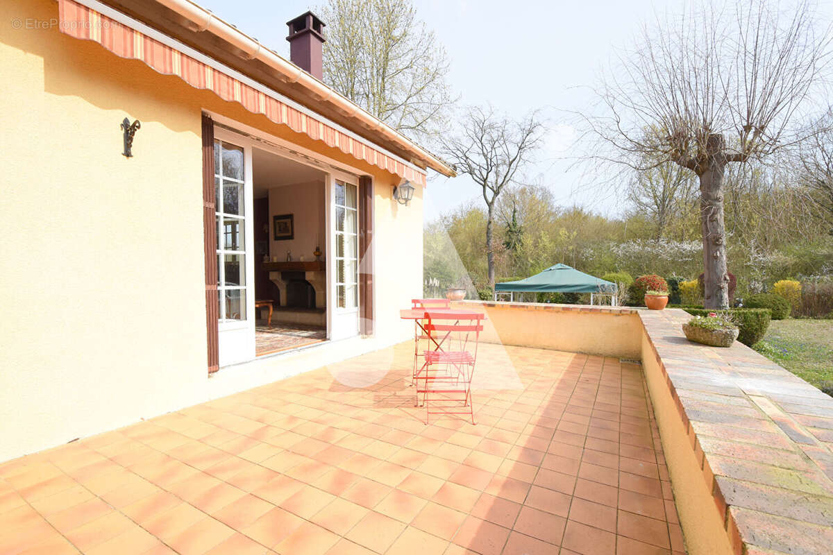 Maison à AVILLY-SAINT-LEONARD