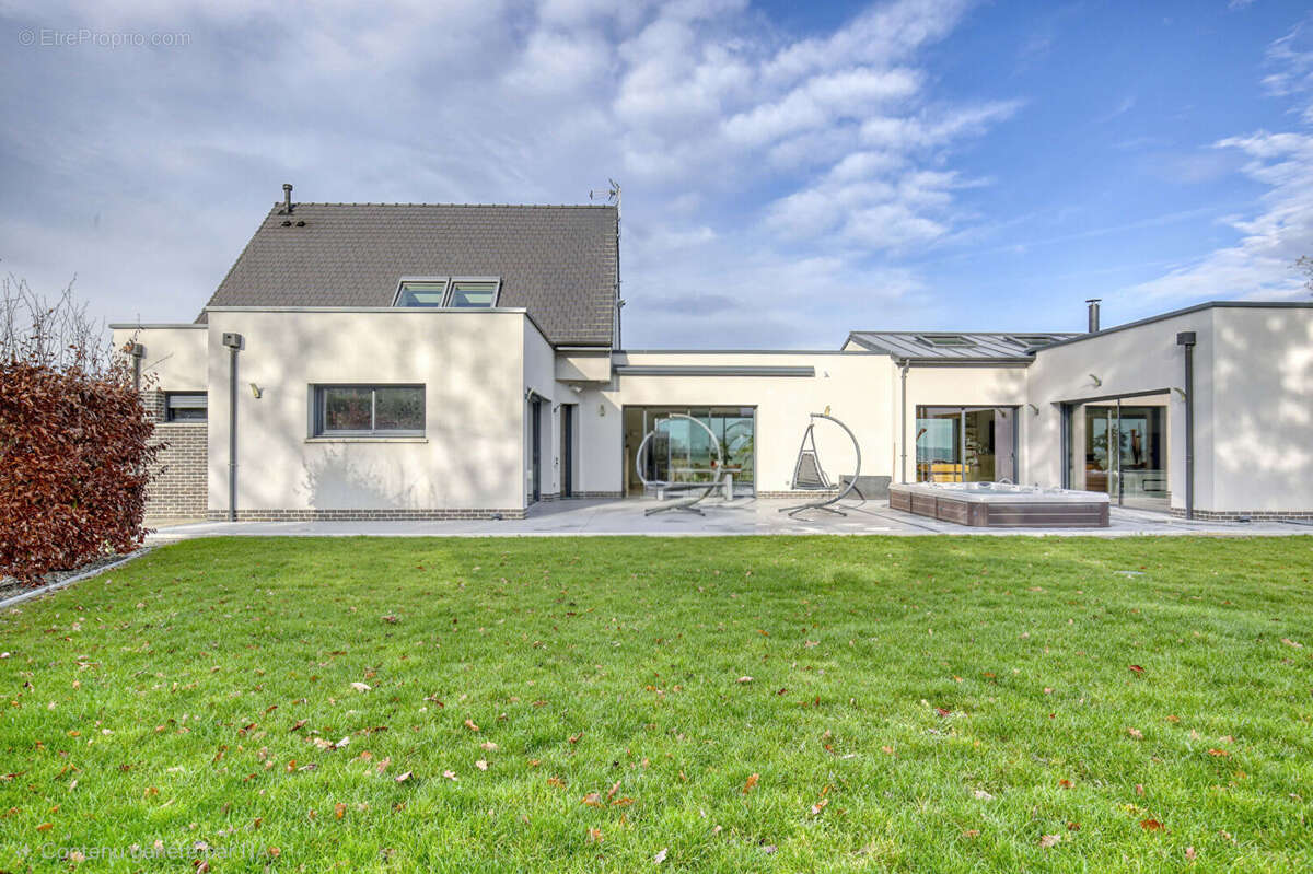 Maison à BLANGY-TRONVILLE