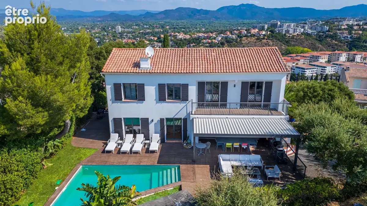 Villa rénovée à vendre avec jolie vue mer à Saint Raphaël , 4 chambres - photo 13