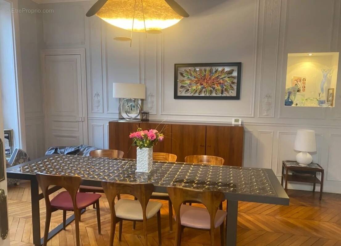 Appartement à PARIS-16E