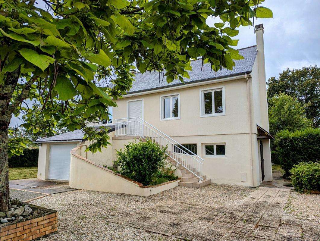 Maison à SAINT-ETIENNE-DE-MONTLUC