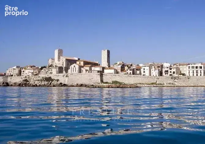 Vieille Antibes, 4 pièces en duplex rénové & meublé - photo 10