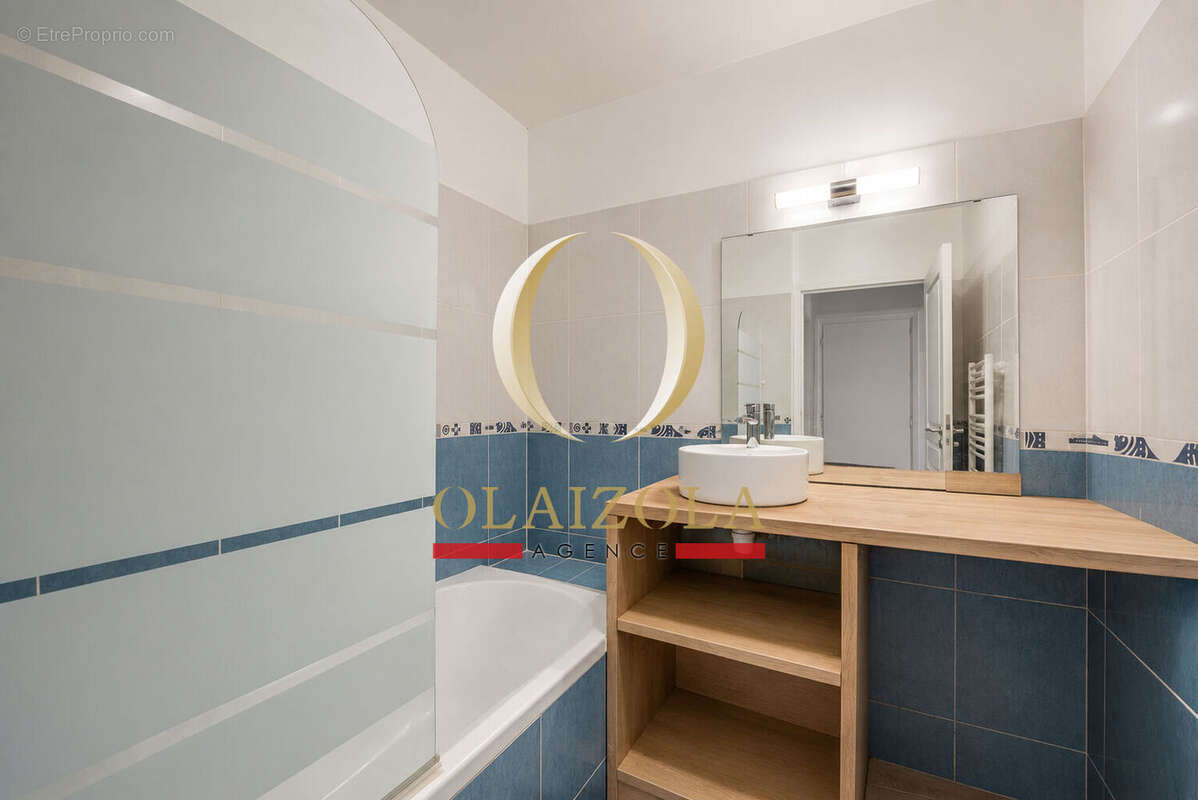 ASCAIN - Appartement T2 en rez-de-jardin dans résidence calme avec parking sous-sol. - photo 5