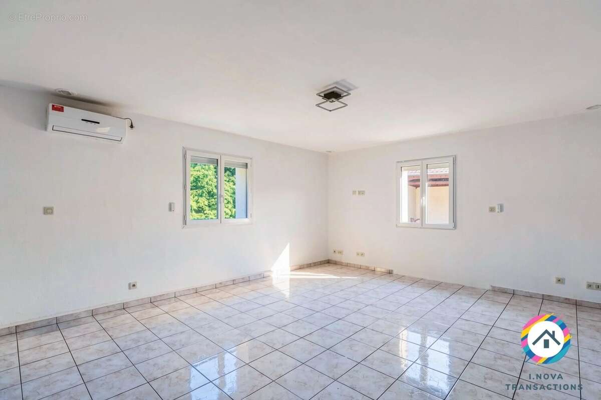 Maison à JASSANS-RIOTTIER