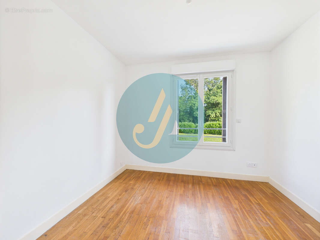 Maison à LA CHAPELLE-D&#039;ANGILLON